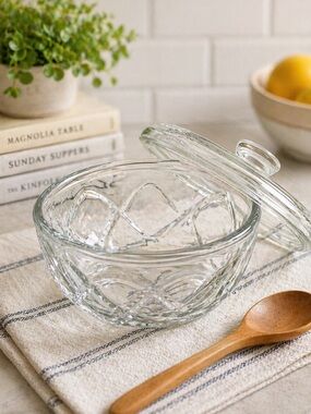 Vintage Pyrex Sculptured Clear Glass 1Qt Covered Casserole Dish w/ Lid